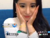 网红女主播吃瓜,一场意外的美食盛宴